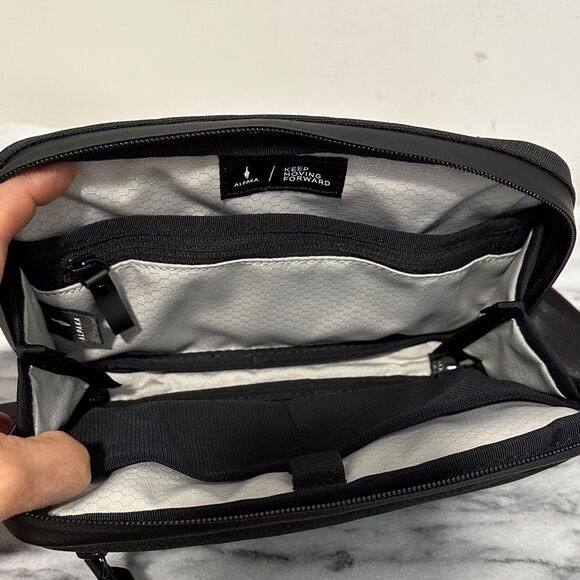 Alpaka keep moving forward Black Crossbody Bag NEW no tag unisex - Picture 6 of 12